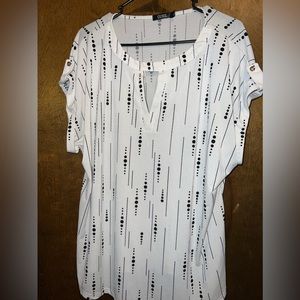 Plus Size 2X White & Black Cuffed Sleeve Scoop Neck Triangle Keyhole Blouse